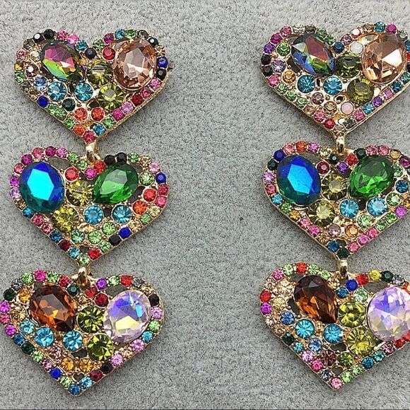 💗 Betsey Johnson triple heart sparkling dangle earrings 💗 - Picture 1 of 4